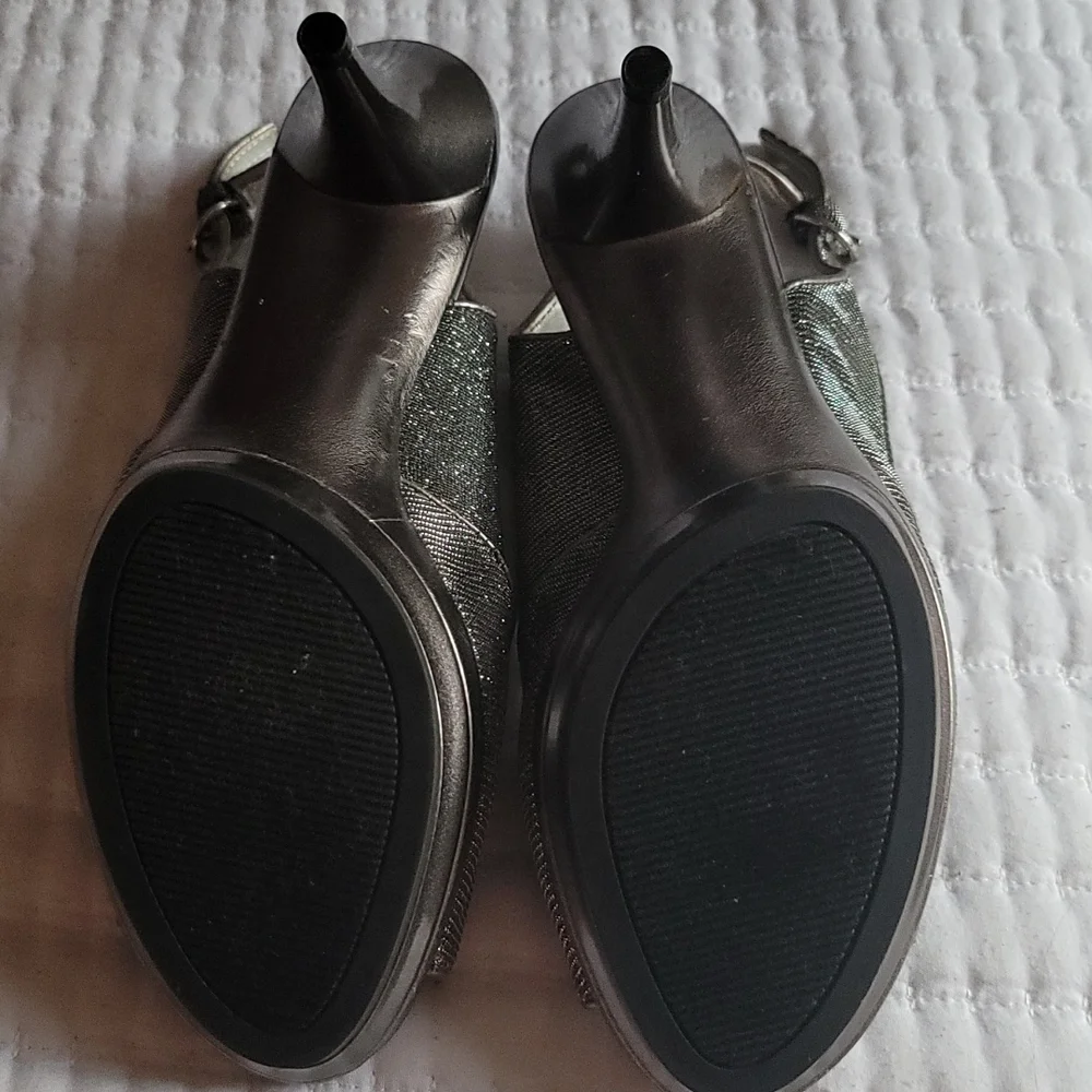 Heels - Picture 4 of 4